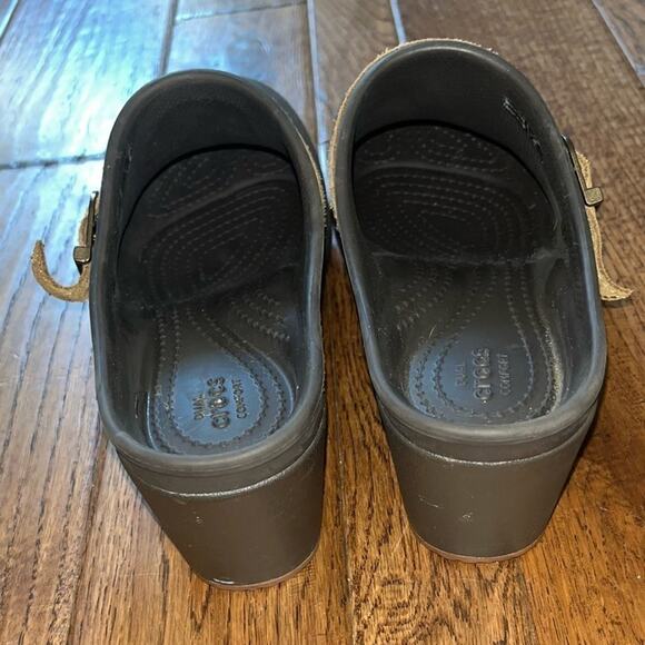 Crocs Womens Brown Shoes Size 8 Tan Mule Clog Heel Rubber Washable Closed Toe - Picture 4 of 6